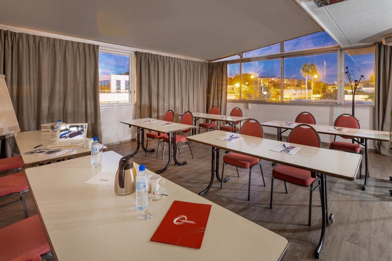 Hotel The Originals City, Galaxie, Aéroport 3*