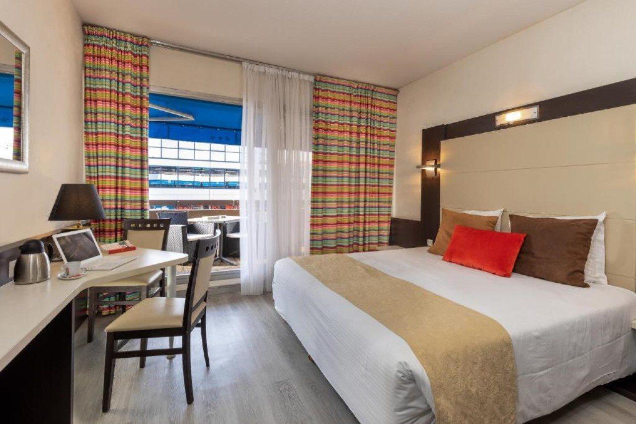 Hotel The Originals City, Galaxie, Aeroport 3*