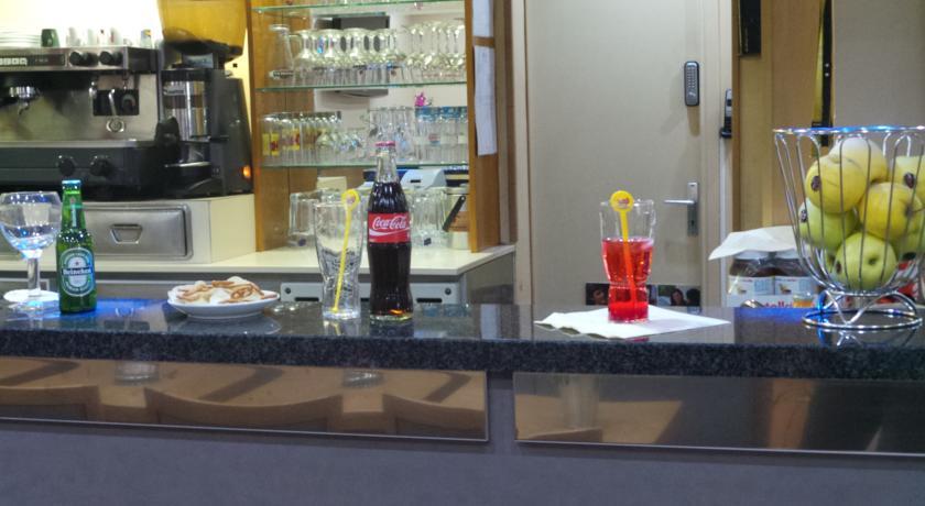 Hotel The Originals City, Galaxie, Aéroport 3*