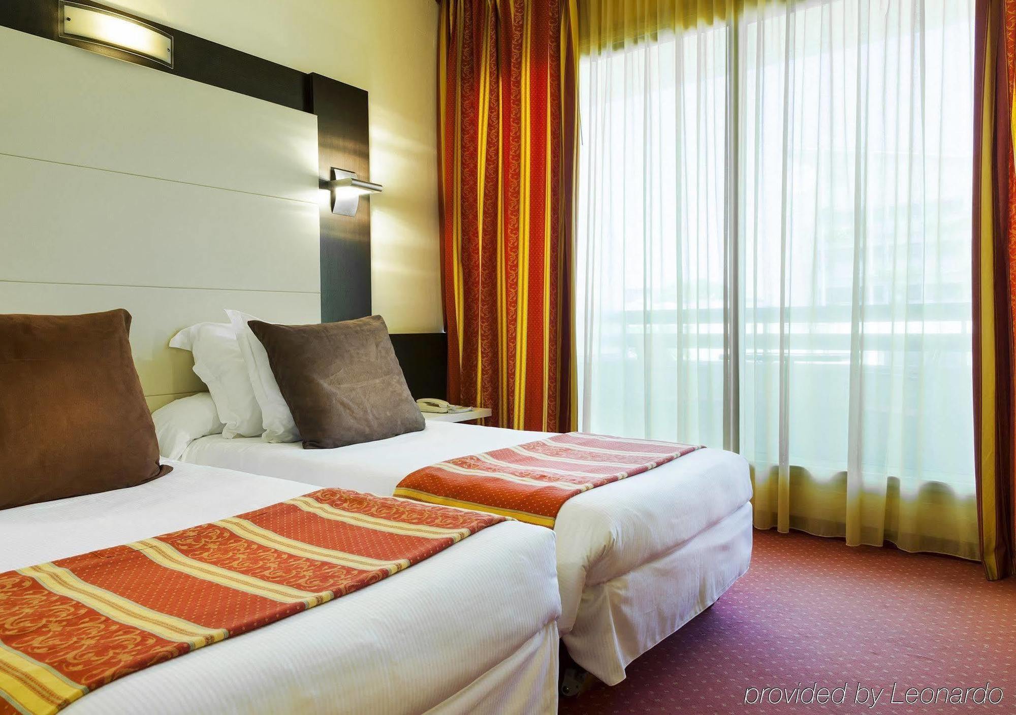 Hotel The Originals City, Galaxie, Aeroport 3*