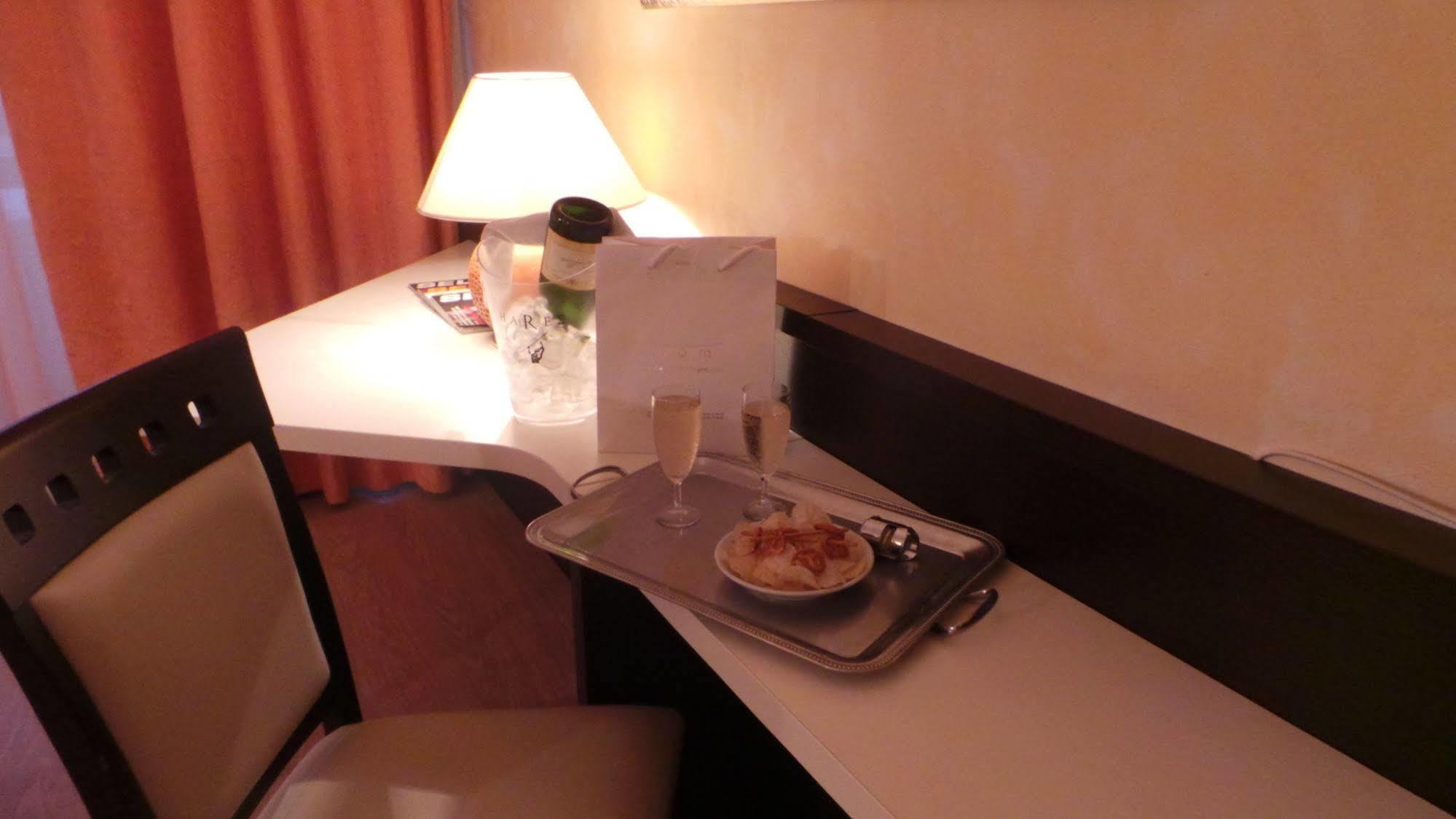 Hotel The Originals City, Galaxie, Aeroport 3*