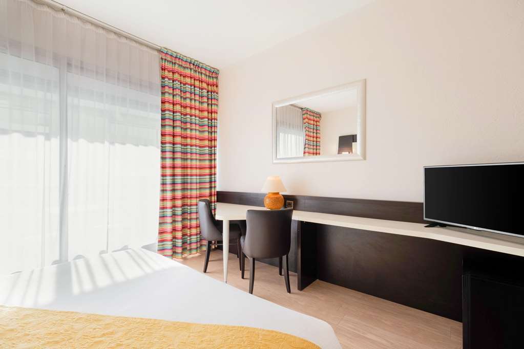 The Originals City, Galaxie, Aeroport Hotel 3*