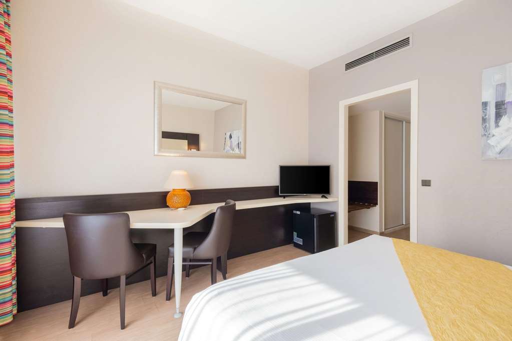 Hotel The Originals City, Galaxie, Aeroport